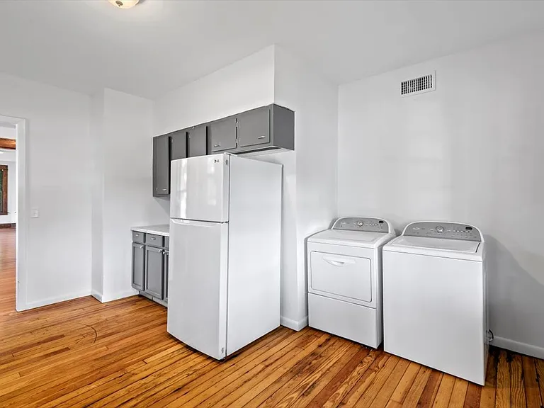 212 Maple St #1 — Photo 15