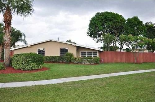 3rd image of 530 SW 52nd Ave