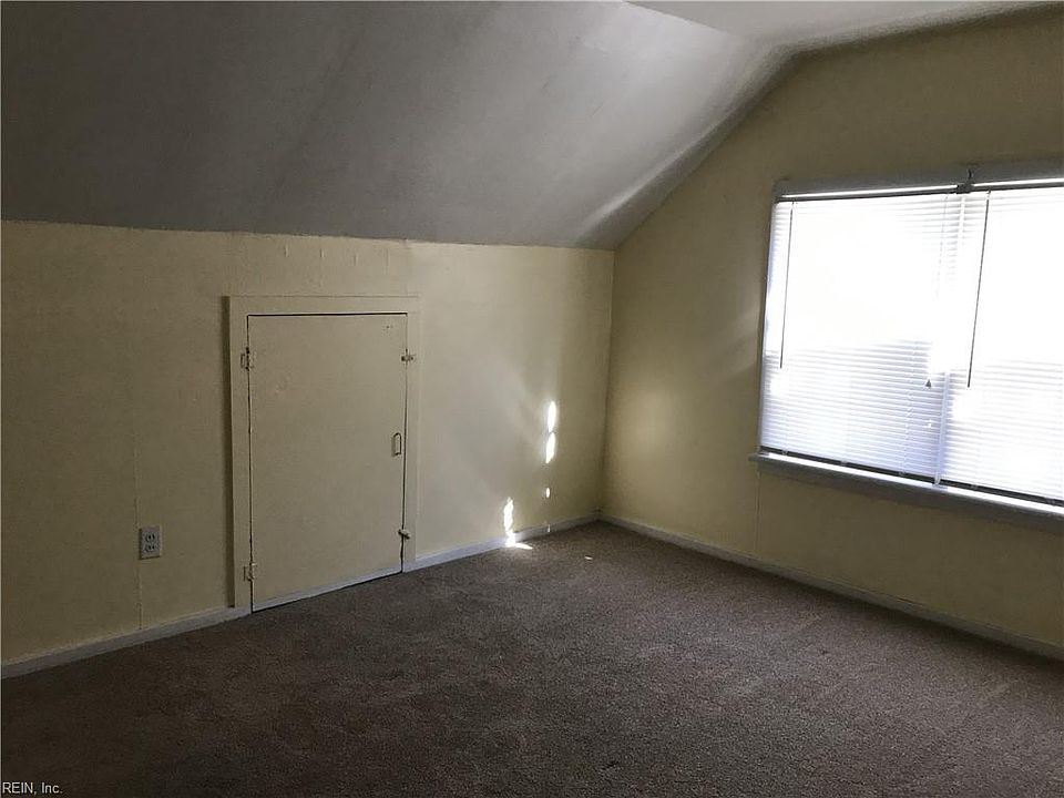 1st image of 2712 Barclay Ave