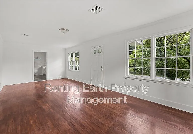 2537 3rd St NE — Photo 11