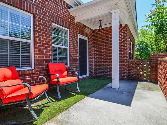 4th image of 341 Villa Park Cir
