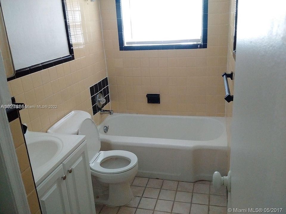 2nd image of 1014 N 17th Ave APT 2
