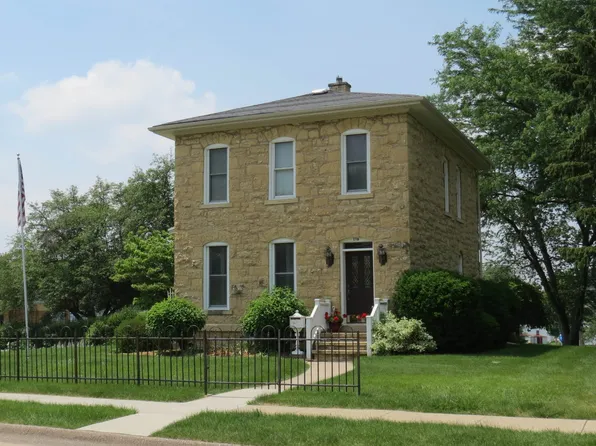 116 S Vermont St, Maquoketa, IA 52060