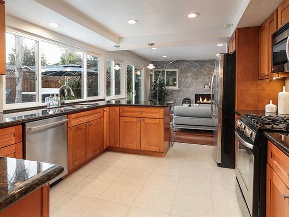 5th image of 427 Curie Dr