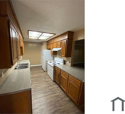 3rd image of 4414 Edinburgh Dr