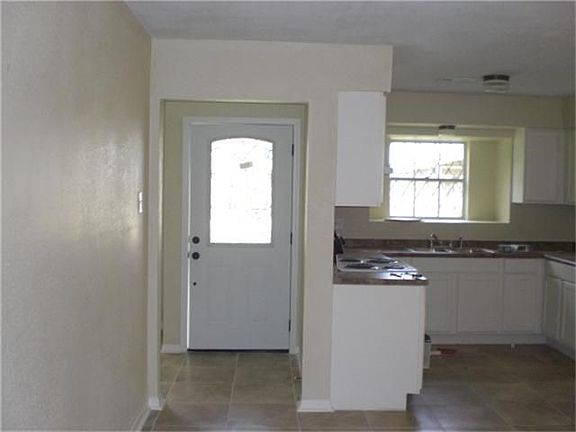5th image of 905 Avenue M