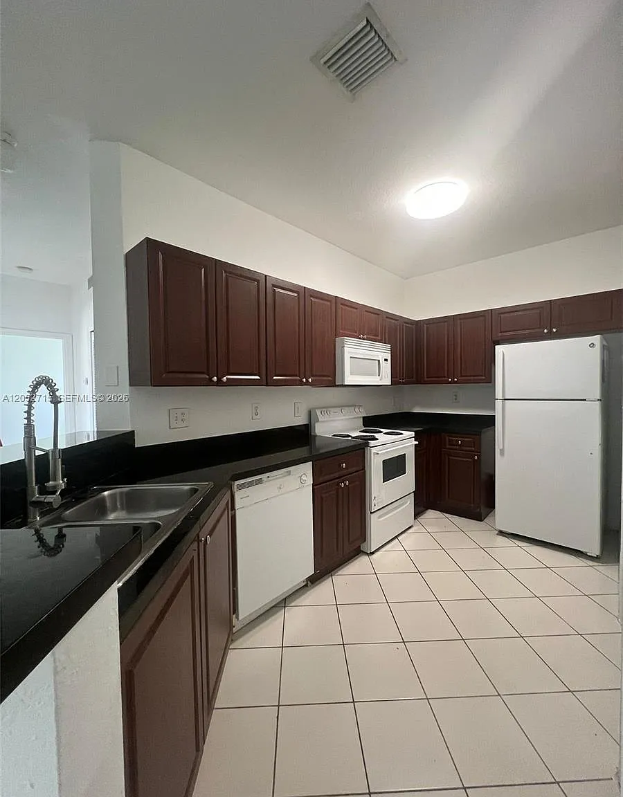Shoma Homes At Country Cl — Photo 2