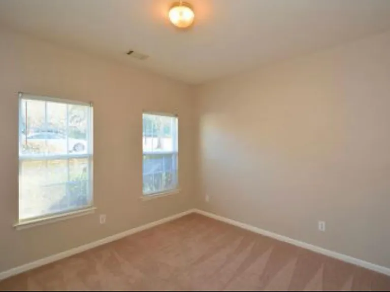 209 Lenox Ln — Photo 28