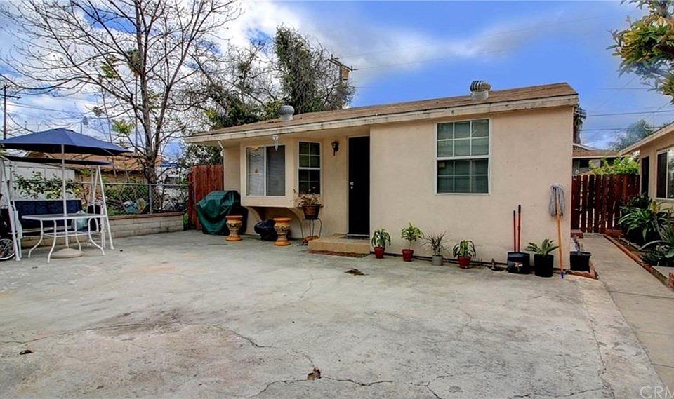 1st image of 880 Hawthorne Pl