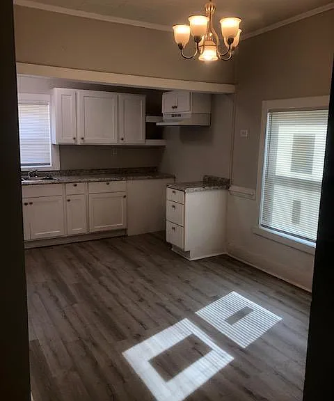 117 E Henderson St — Photo 17
