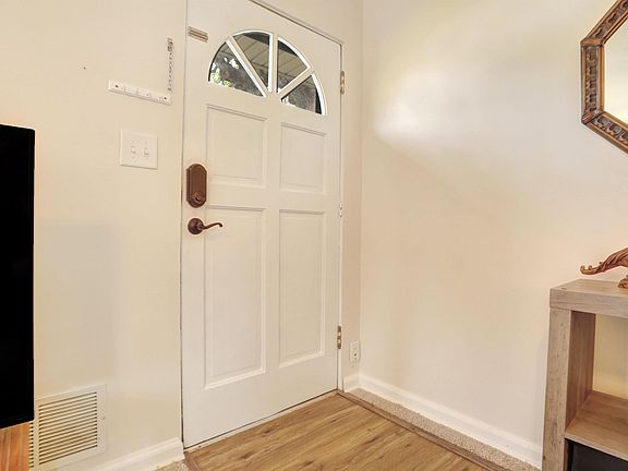 5th image of 1309 Macarthur Dr