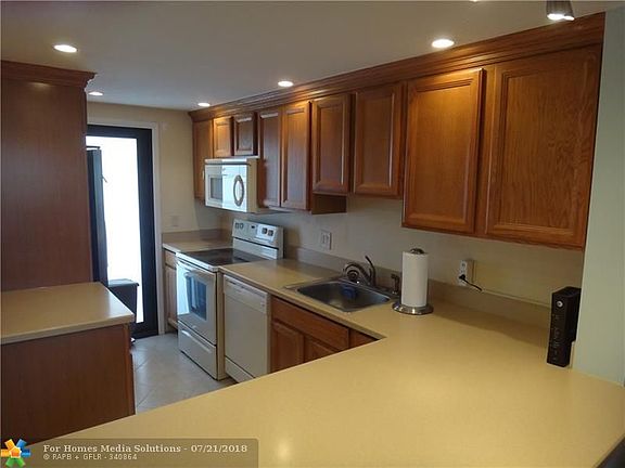 2nd image of 2601 NE Forteen Street Cswy #434