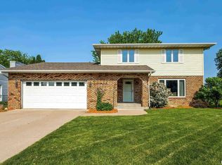 605 S 7th St, Eldridge, IA 52748