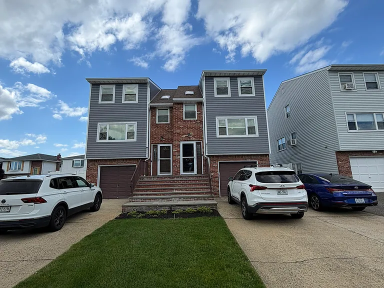 2503 Cedar St — Photo 2
