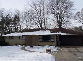 11851 N Ridgeway Ave, Mequon, WI 53097