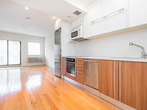 3rd image of 31-35 31st St APT 418