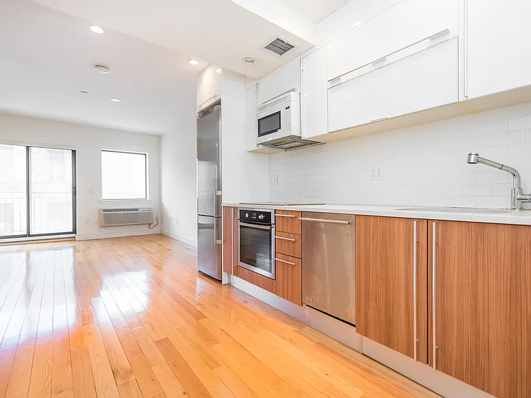 31-35 31st St #418 — Photo 3
