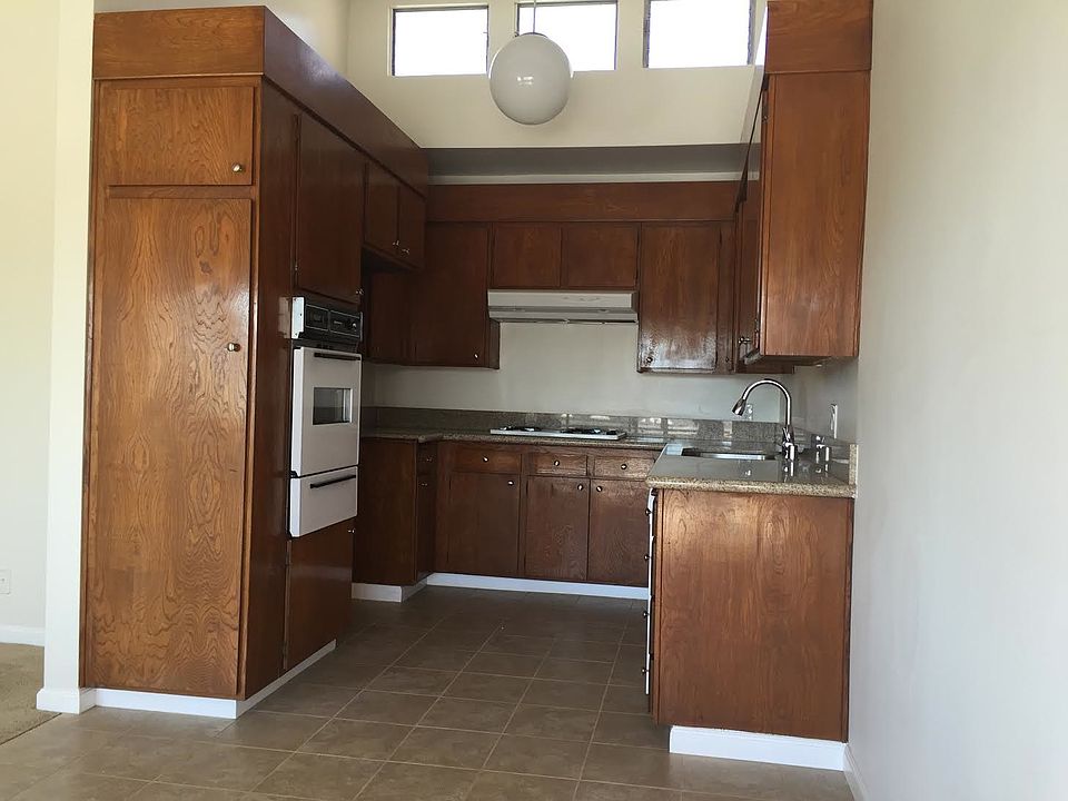 1st image of 840 18th St APT 4