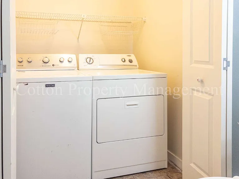 2030 Albert Cir — Photo 14