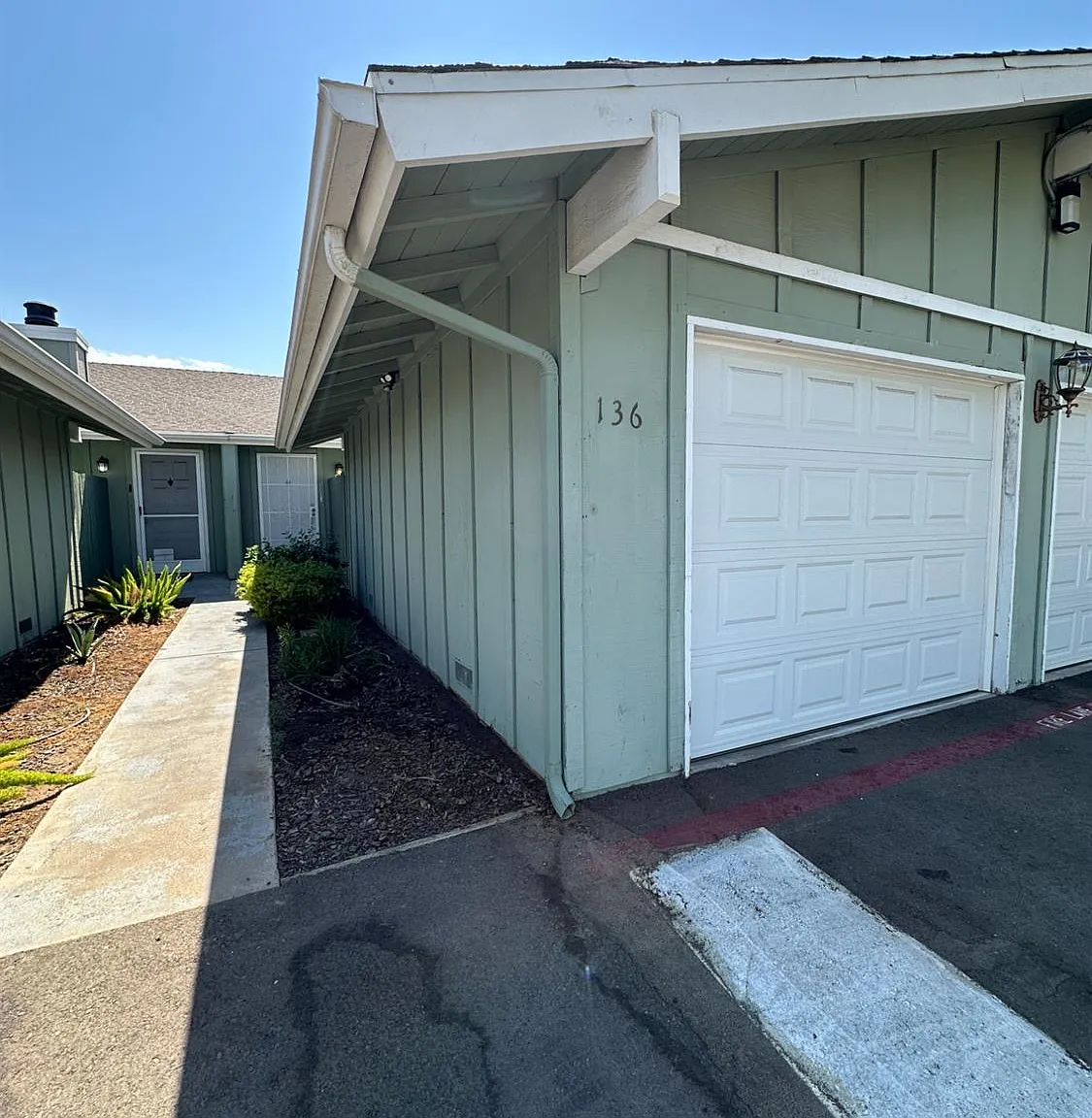 2 bed, 966 sqft, $1,750 — Photo 1