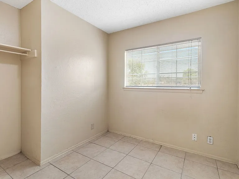 1523 Noble Oak Dr — Photo 1