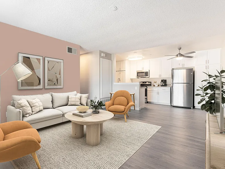 Pacific Pointe Apartments — Photo 4