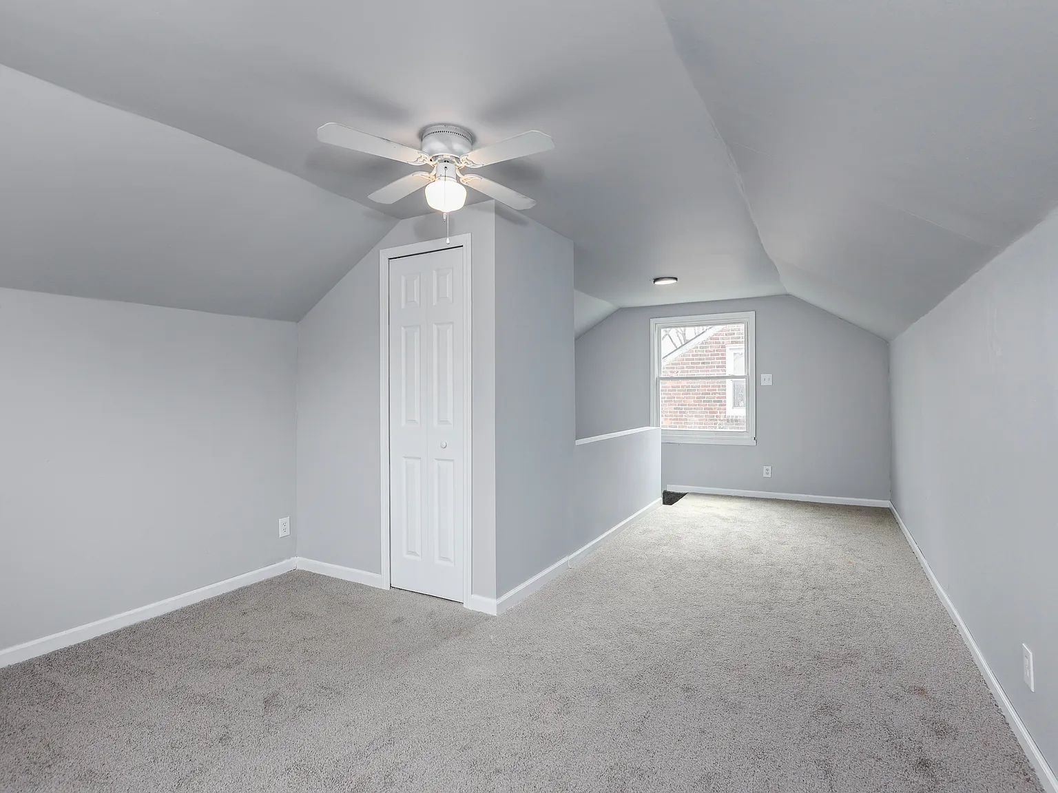 3 bed, 1085 sqft, $1,300 — Photo 4