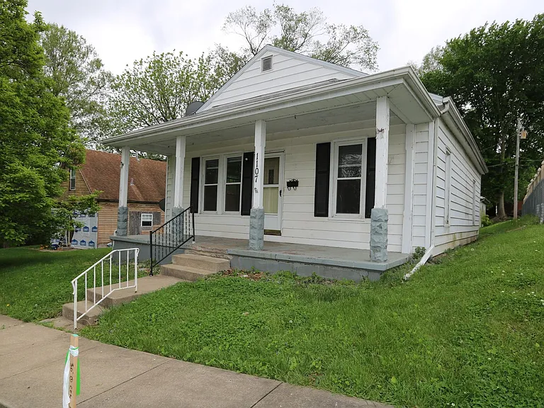 1107 S 3rd St — Photo 1