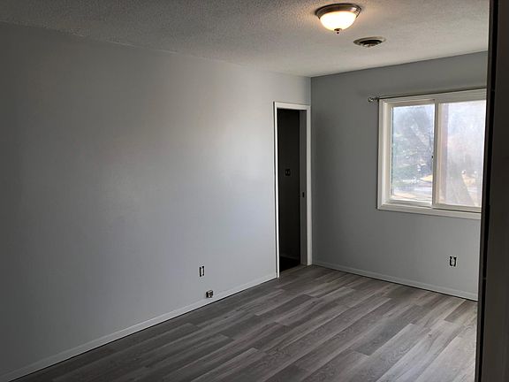 13x16 Master Bedroom with 3/4 bath, closet, and ceiling fan.