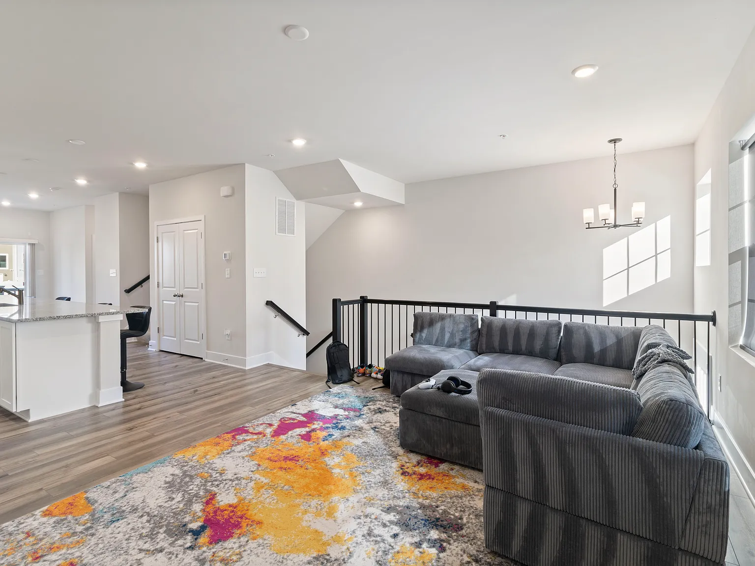 3 bed, 2400 sqft, $2,950 — Photo 4