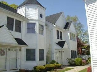 11 Ridgewood Dr, Wantagh, NY 11793