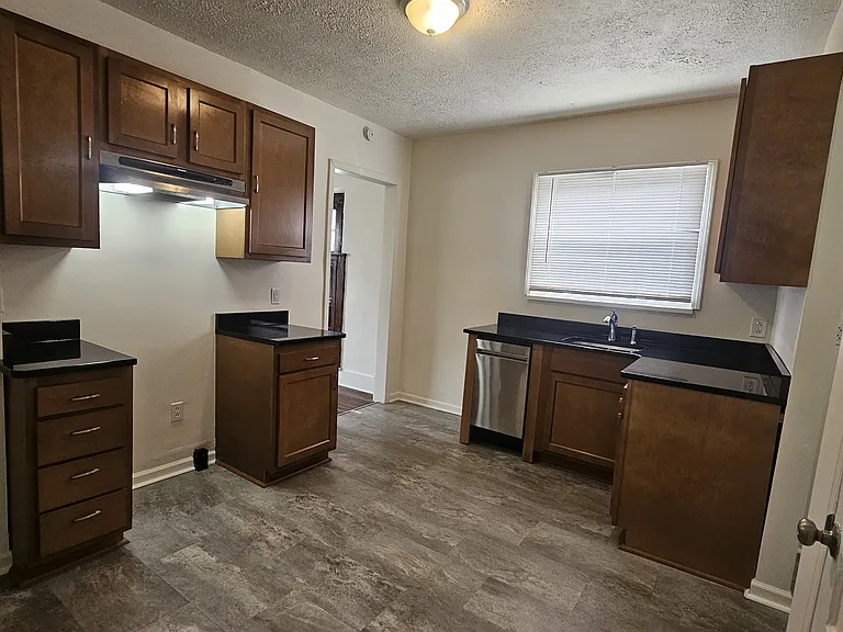 905 Belvedere Ave SE — Photo 6