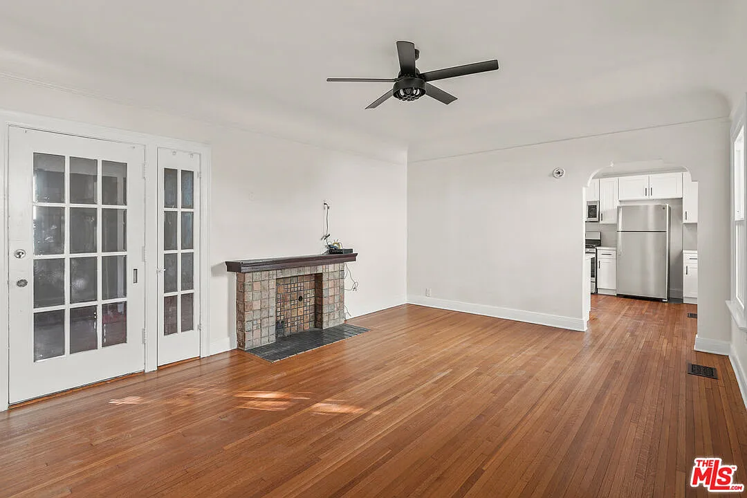 2 bed, 2.0 bath, 1000 sqft, $3,700 — Photo 3