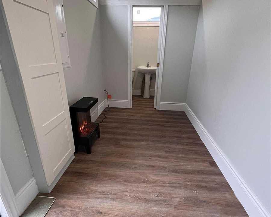 2nd image of 206 Oakwood Ave #5
