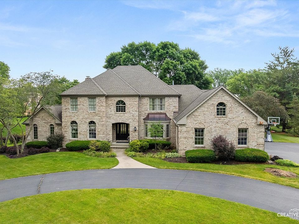 1st image of 2 Buckingham Dr