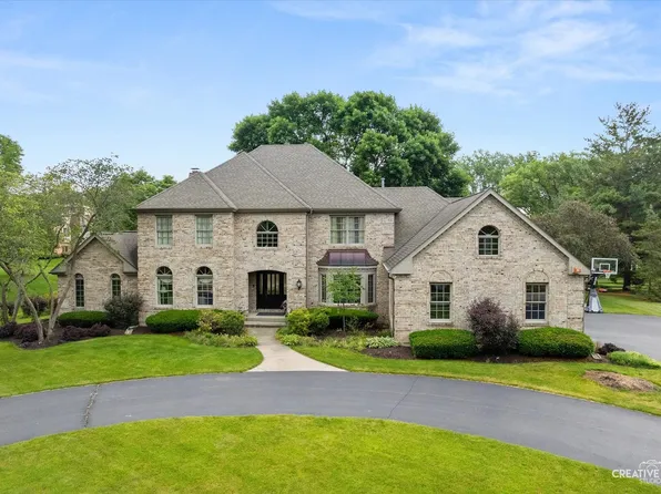 2 Buckingham Dr, Sugar Grove, IL 60554