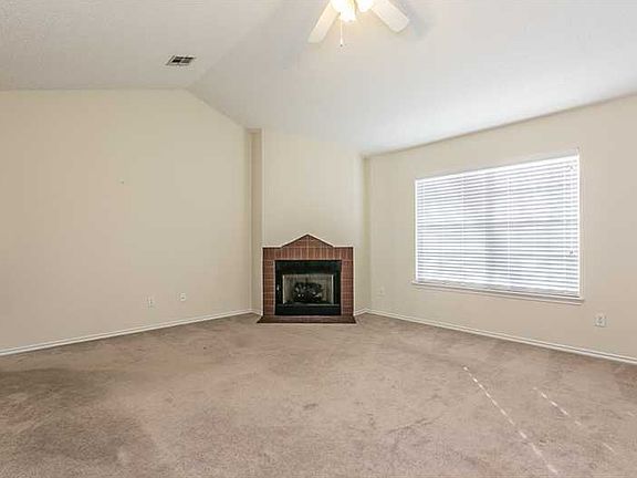 4th image of 1612 S Crescent St