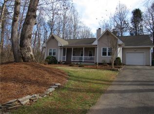 6708 Green Forest Ln, Pfafftown, NC 27040