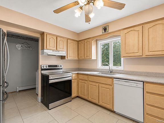 4th image of 8 Singingwood Drive
