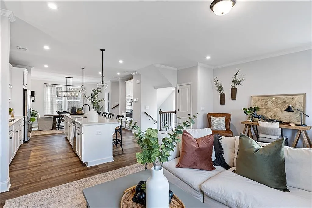 3 bed, 4.0 bath, 1970 sqft, $2,500 — Photo 2