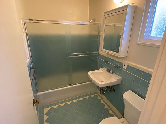 5th image of 1080 Fremont St #3