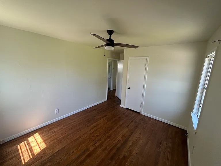 1009 Jet Dr — Photo 2