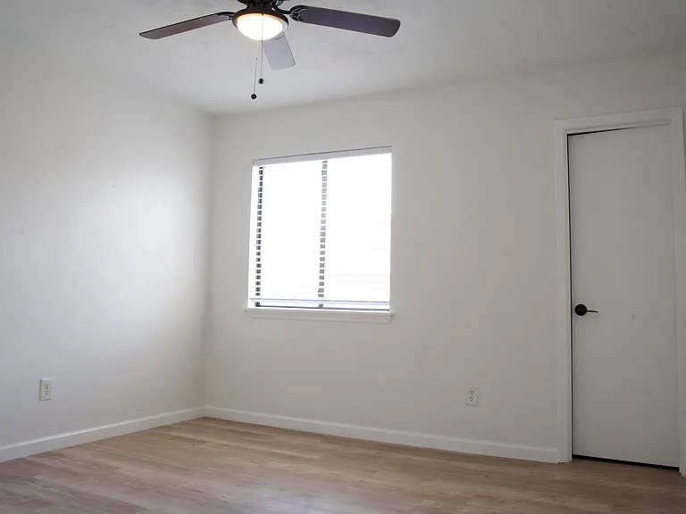 1339 Airport Dr #H9 — Photo 13