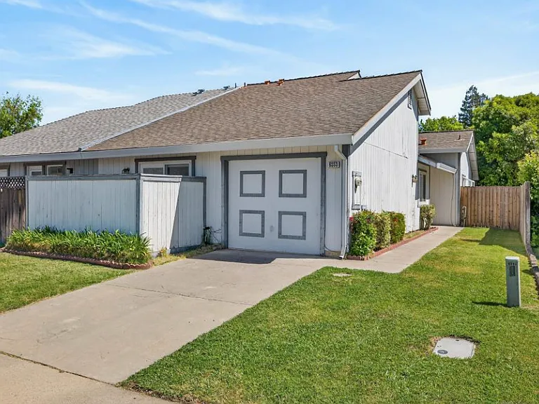 9353 Aizenberg Cir — Photo 2