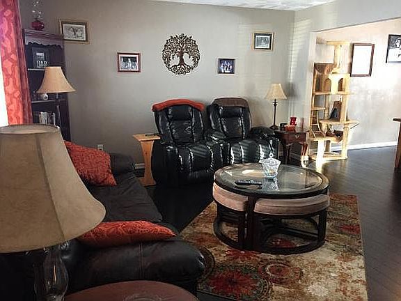 3rd image of 49 Country Knoll Dr