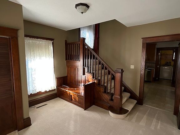 5th image of 625 W Lincoln St
