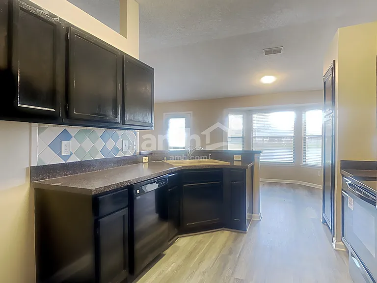 2064 Hunters Trace Cir — Photo 5