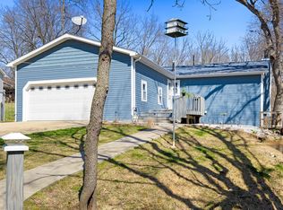45 Roxbury Rd, Mackinaw, IL 61755