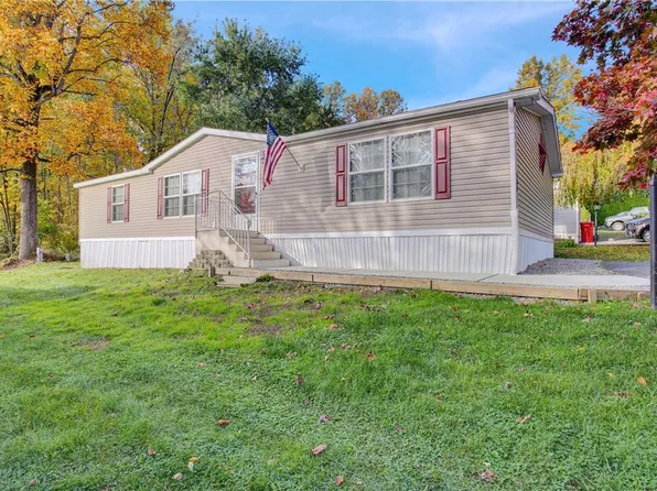 435 Mountain Village Dr, Macungie, PA 18062