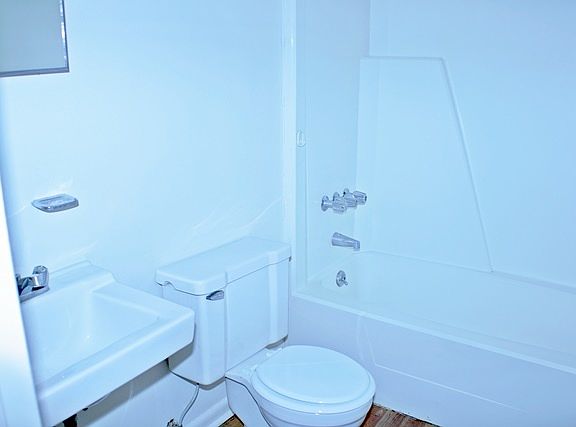 4th image of 4025 Camellia Dr APT 5